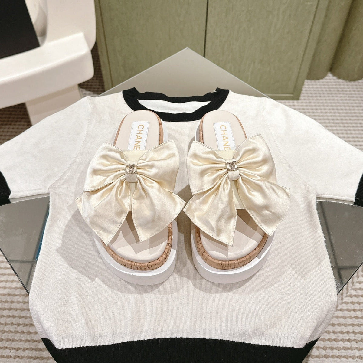 CC SLIPPERS WITH SILK BOW IN WHITE COWHIDE