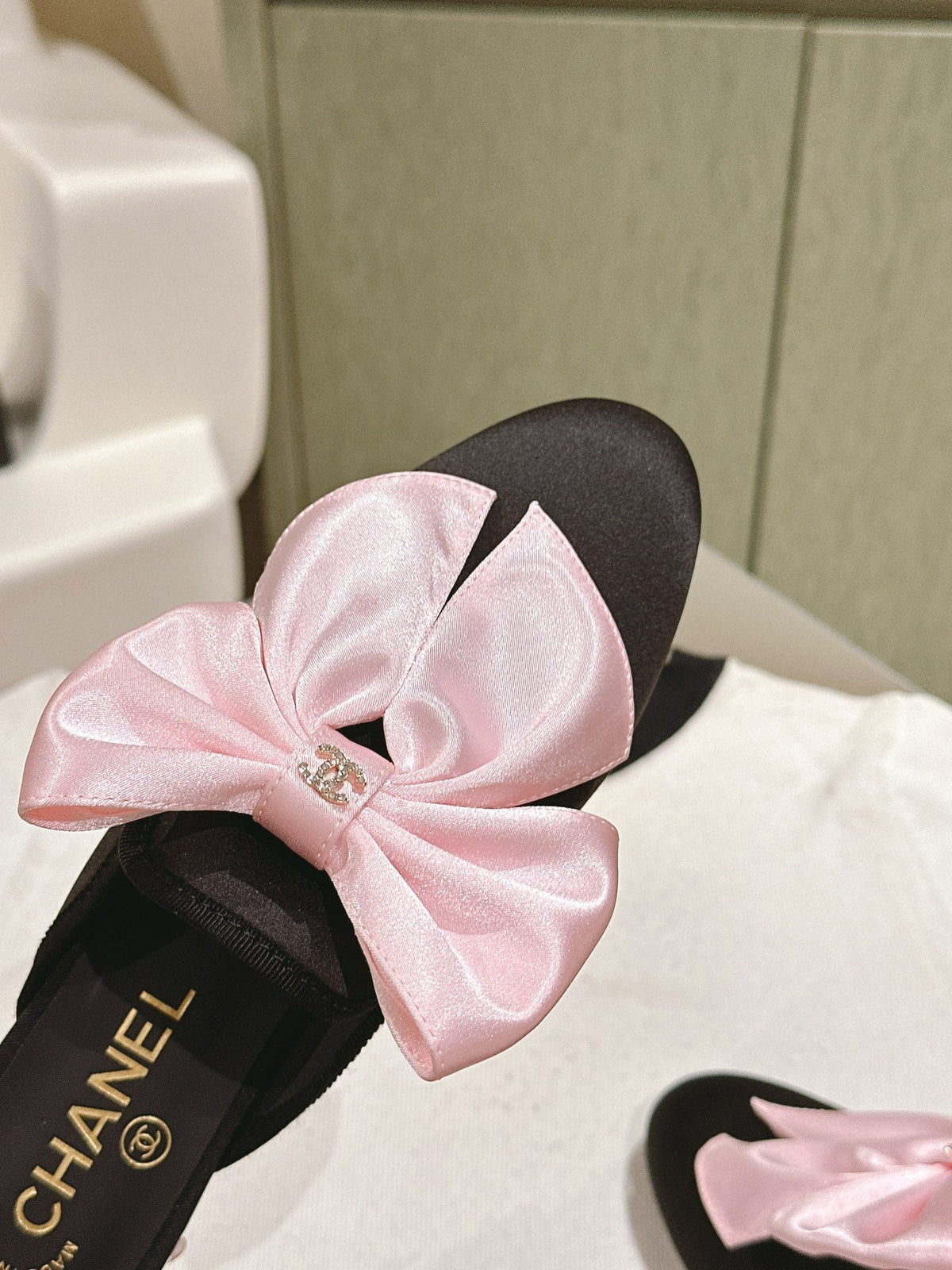 CC MULE WITH SILK LIGHT PINK BOW AND BLACK LAMBSKIN