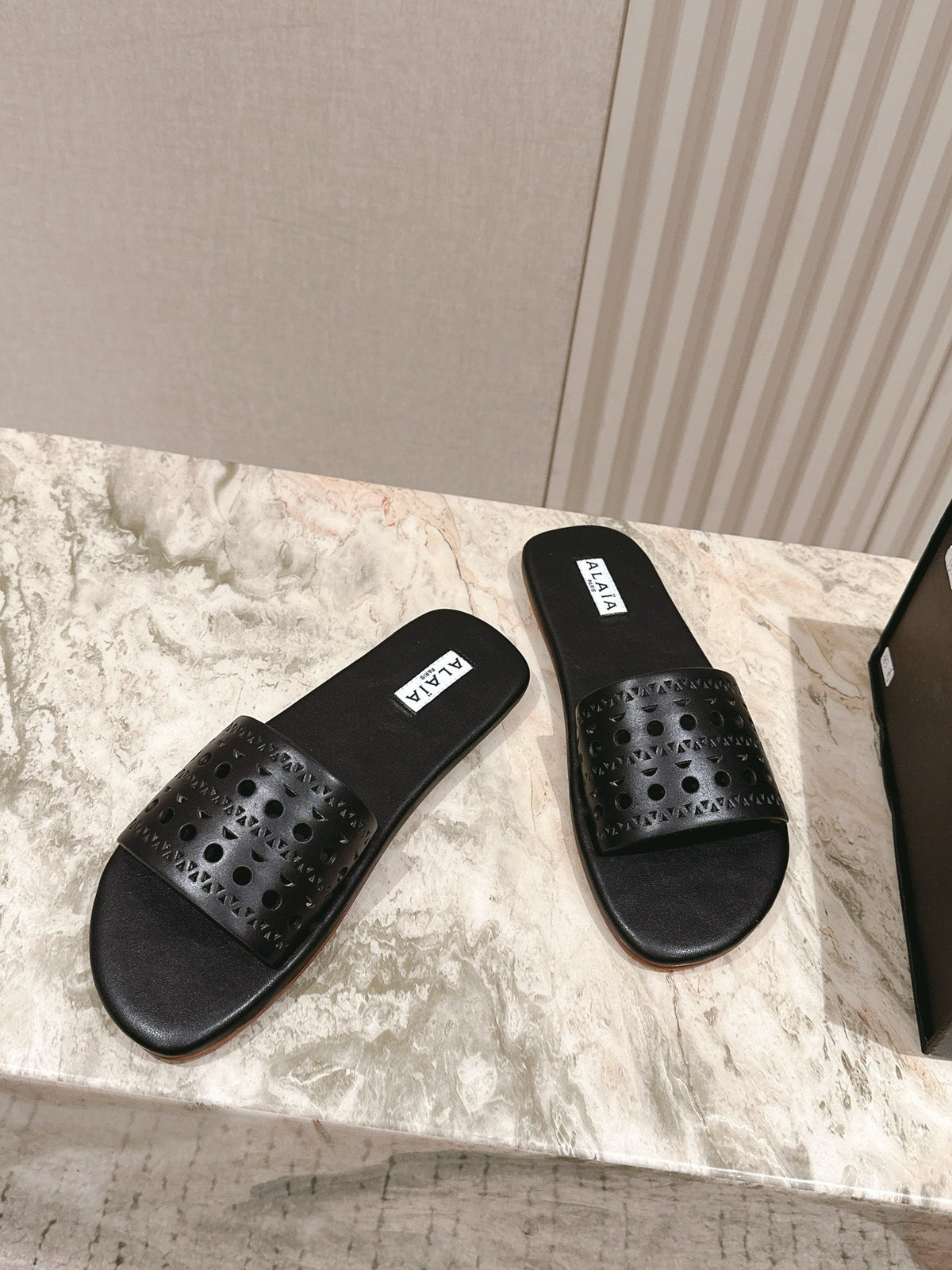 Alaia 2025 Hollow Slippers Black Leather 293653