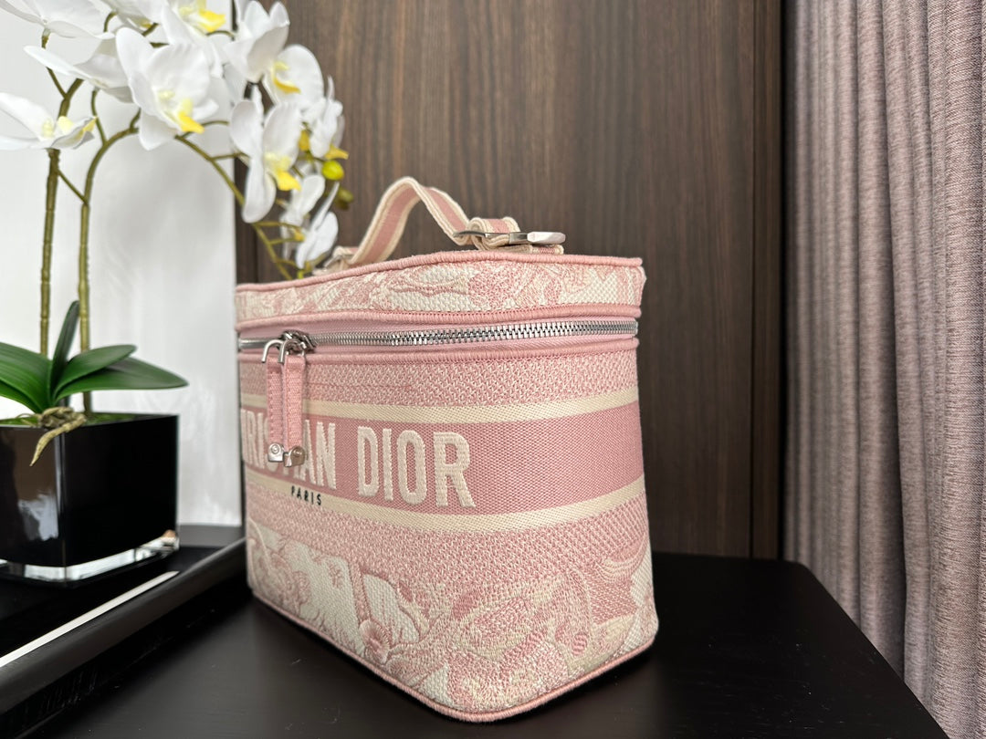 diortravel vanity 25 pink embroidery
