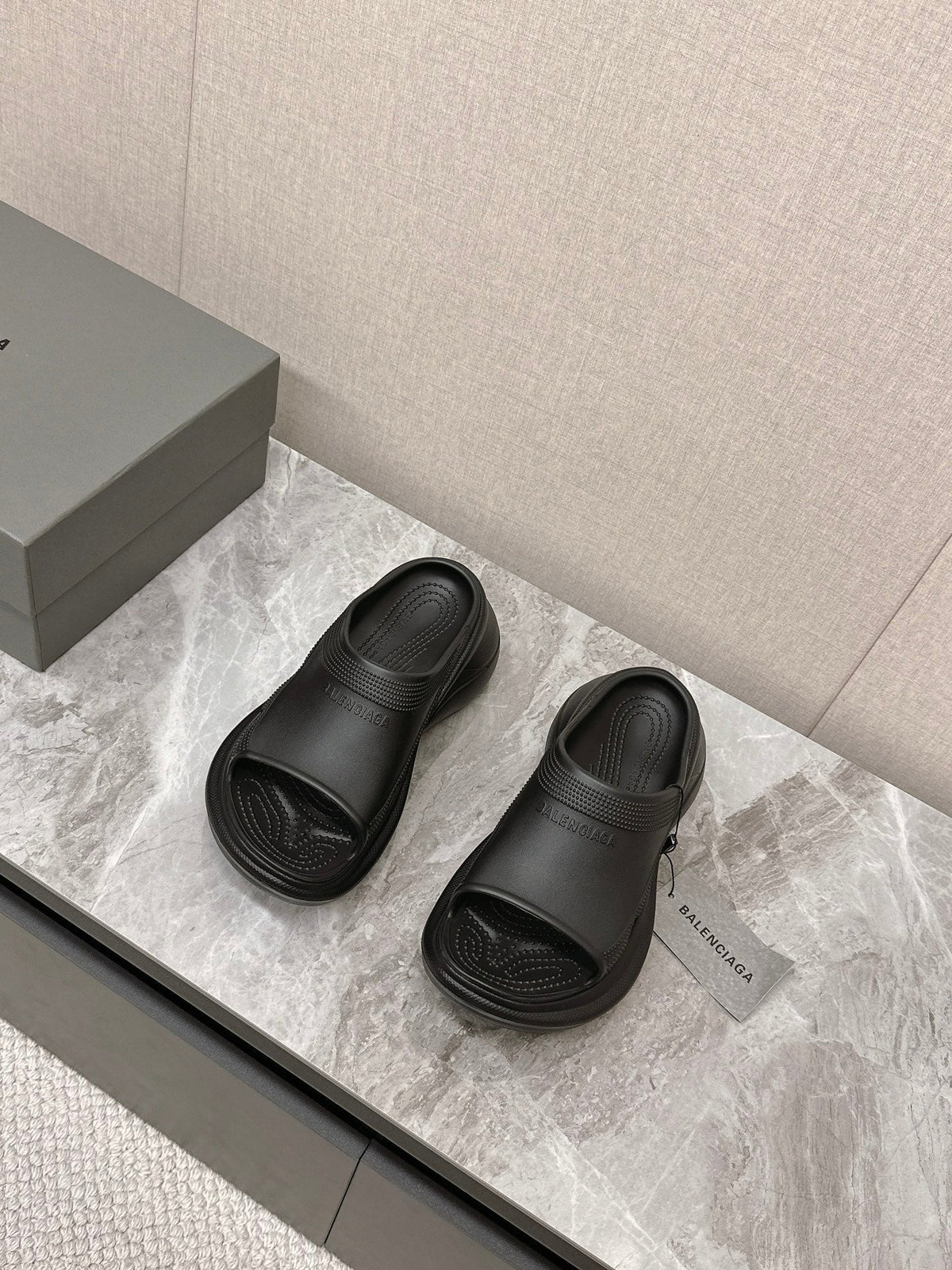 POOL CROCS SLIDE SANDAL IN BLACK RUBBER