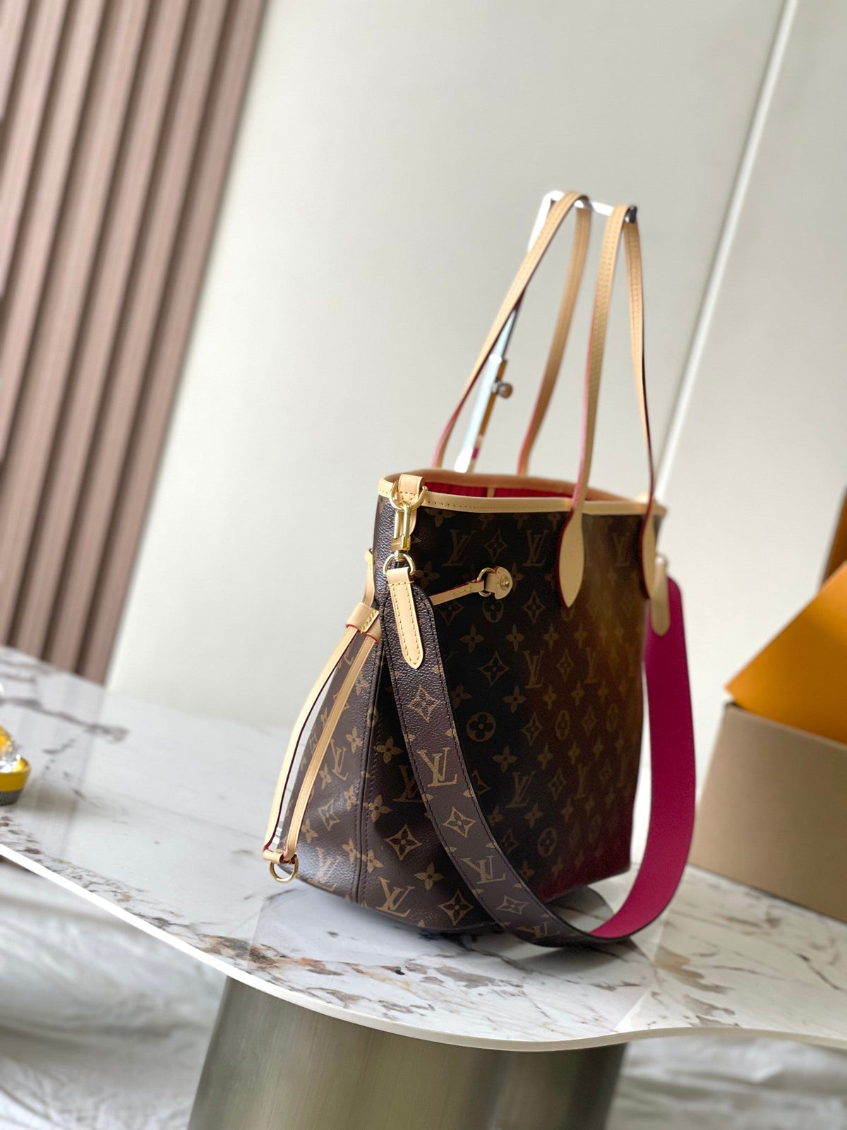 Reversible Neverfull MM 31 Inside Out Dark Pink