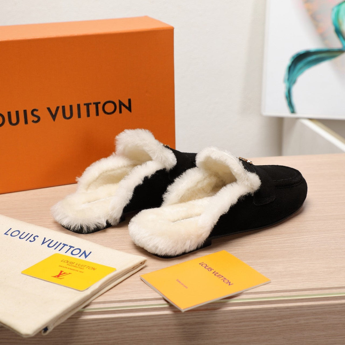 LV 25C Flat Mule Black Suede With white fleece 218296