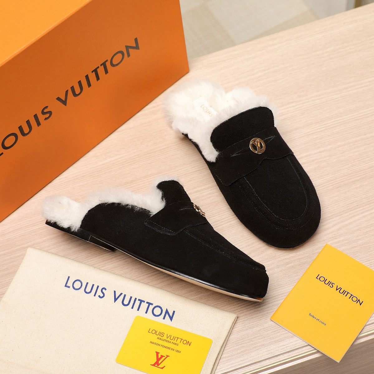 LV 25C Flat Mule Black Suede With white fleece 218296