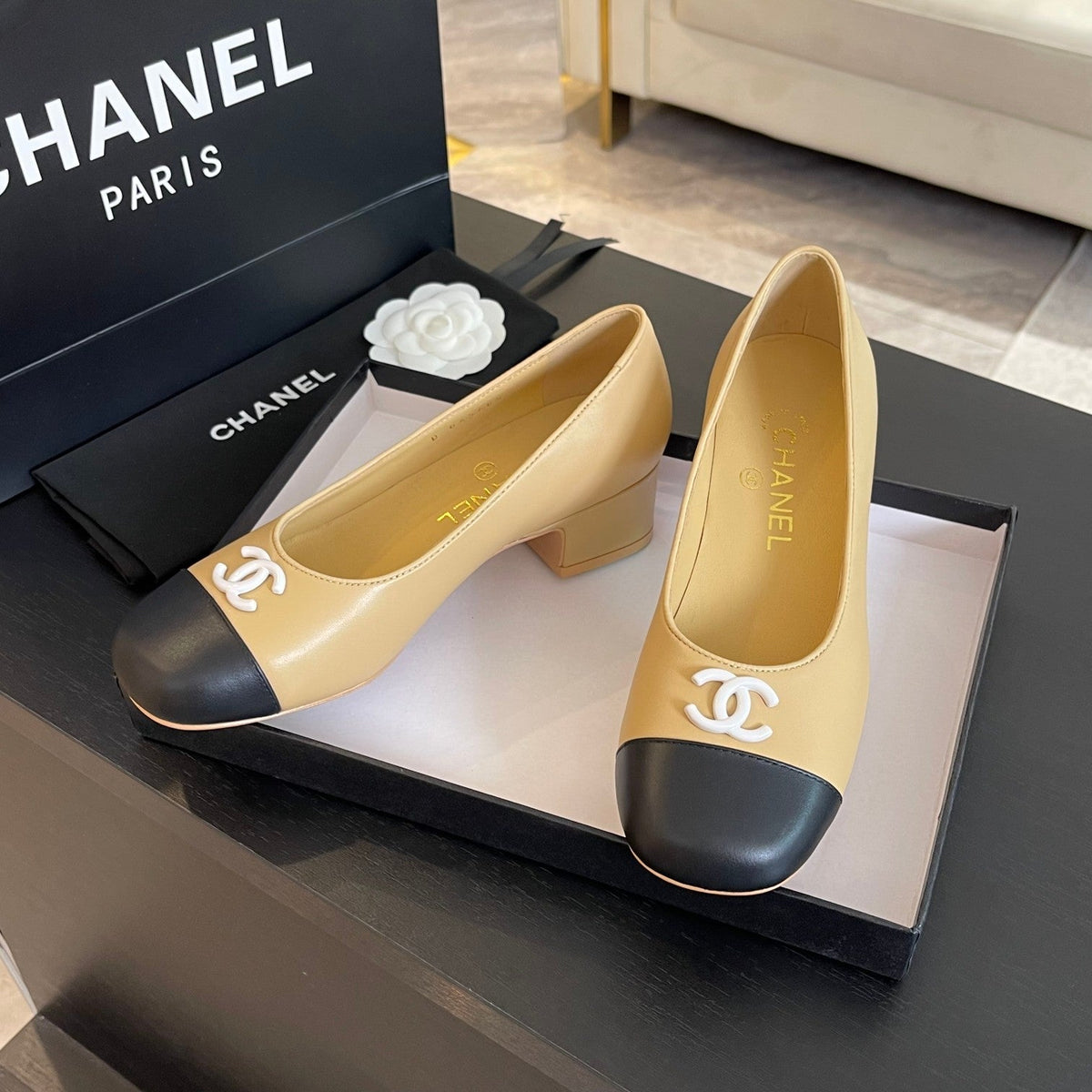 cc pump 50 beige black calfskin