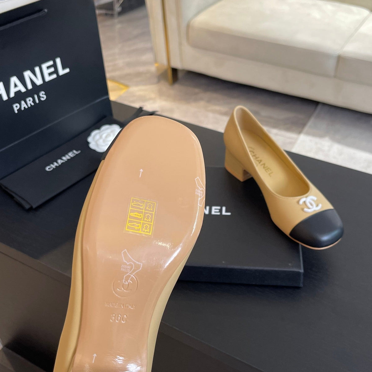 cc pump 50 beige black calfskin