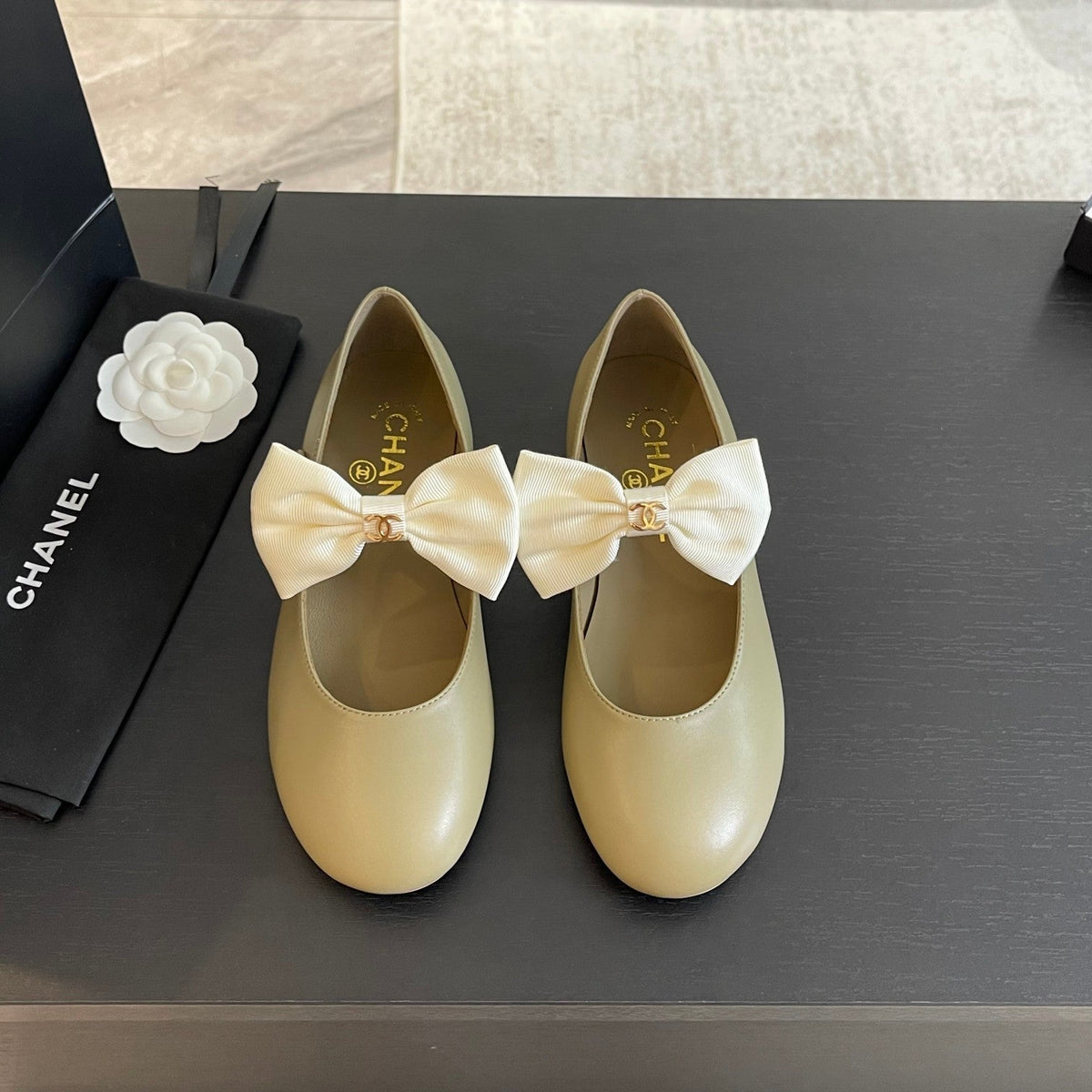 BALLET FLAT EICRU BEIGE LAMBSKIN WITH WHITE BOW