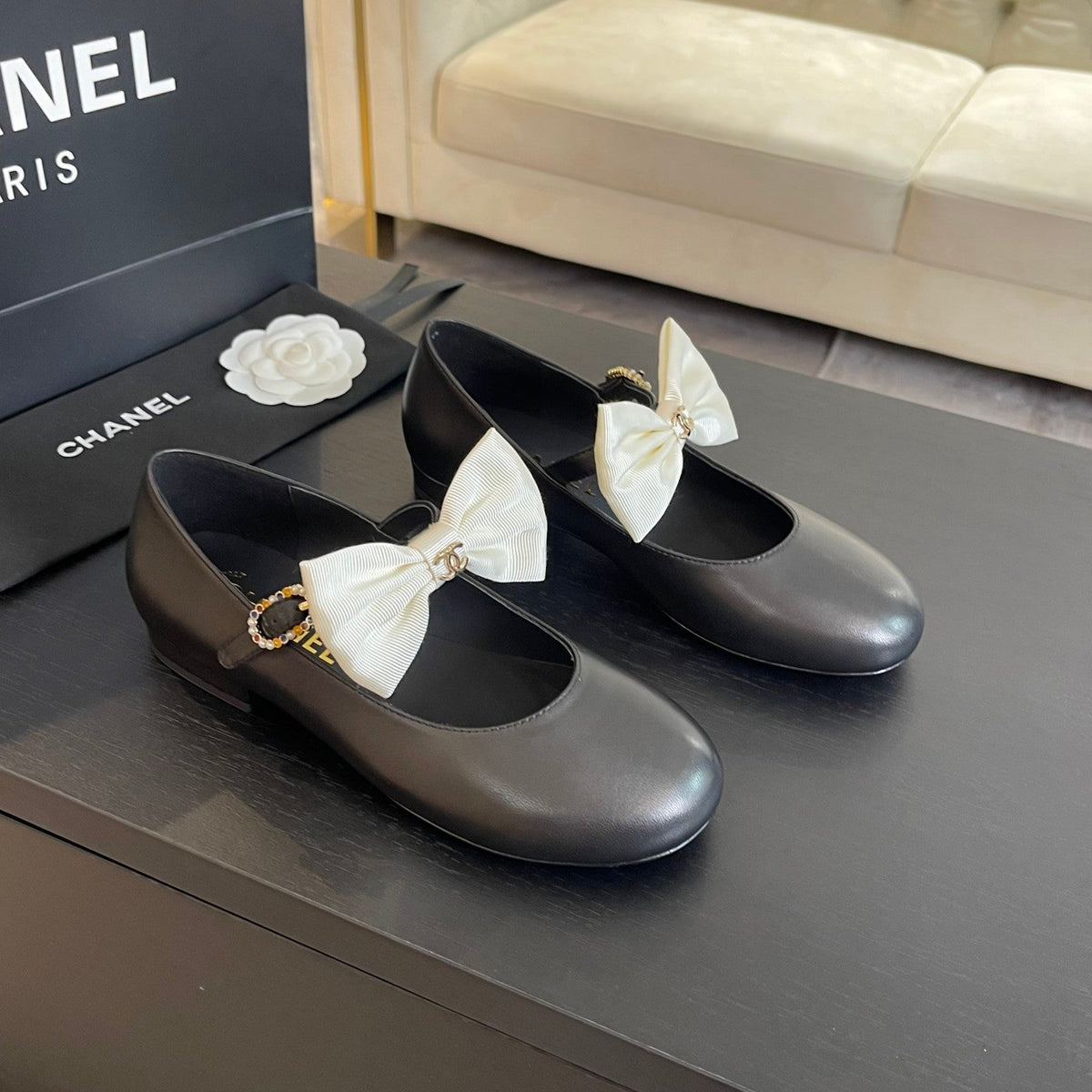BALLET FLAT BLACK LAMBSKIN WITH WHITE BOW