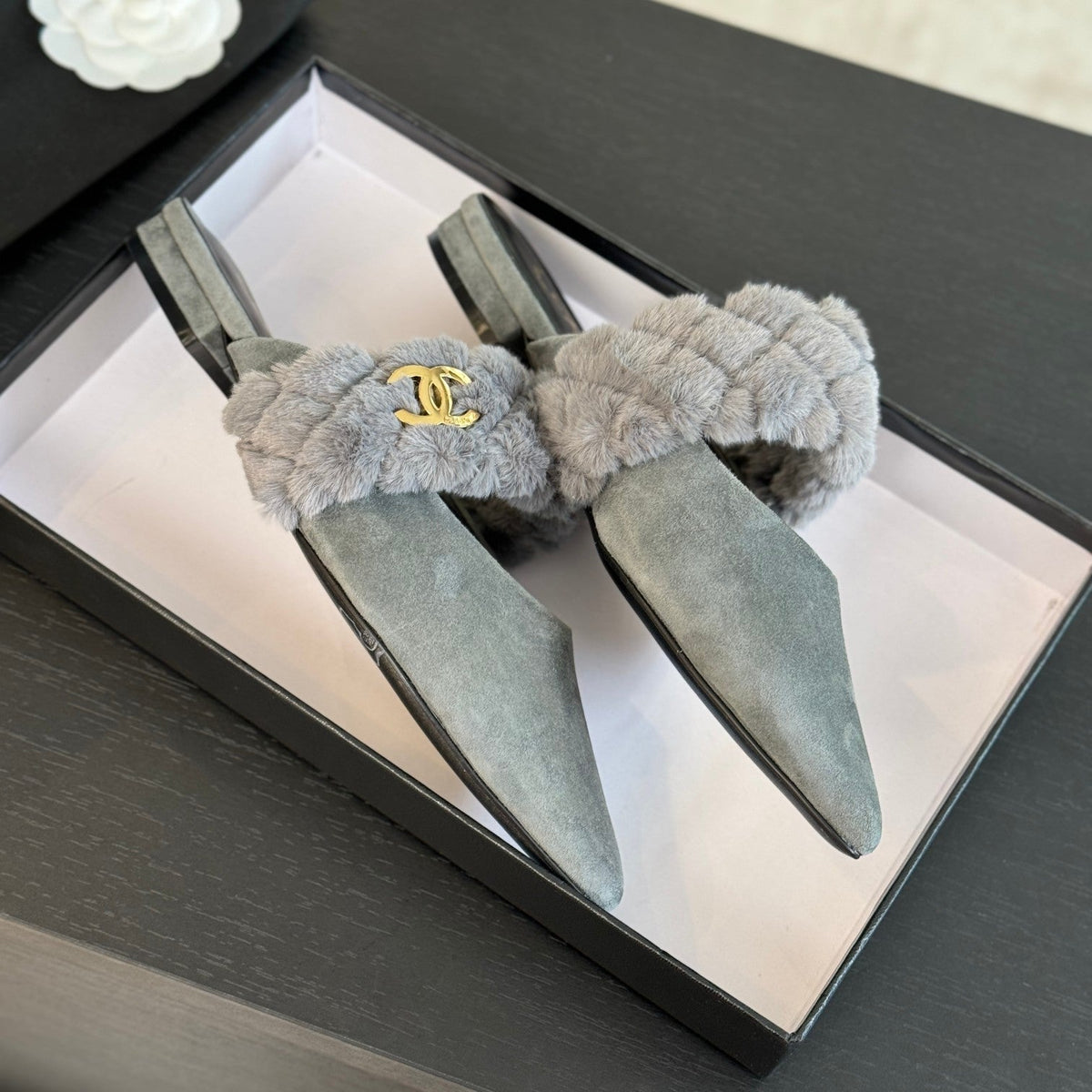 CC MULE IN ASH GREY SMOOTH FLEECE WITH GOLD HARDWARE