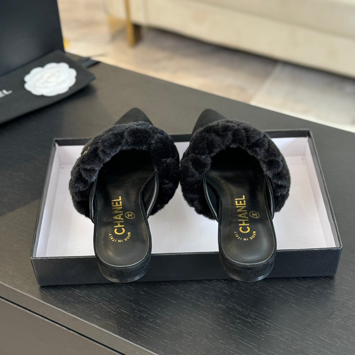 CC MULE IN BLACK SMOOTH FLEECE WITH GOLD HARDWARE