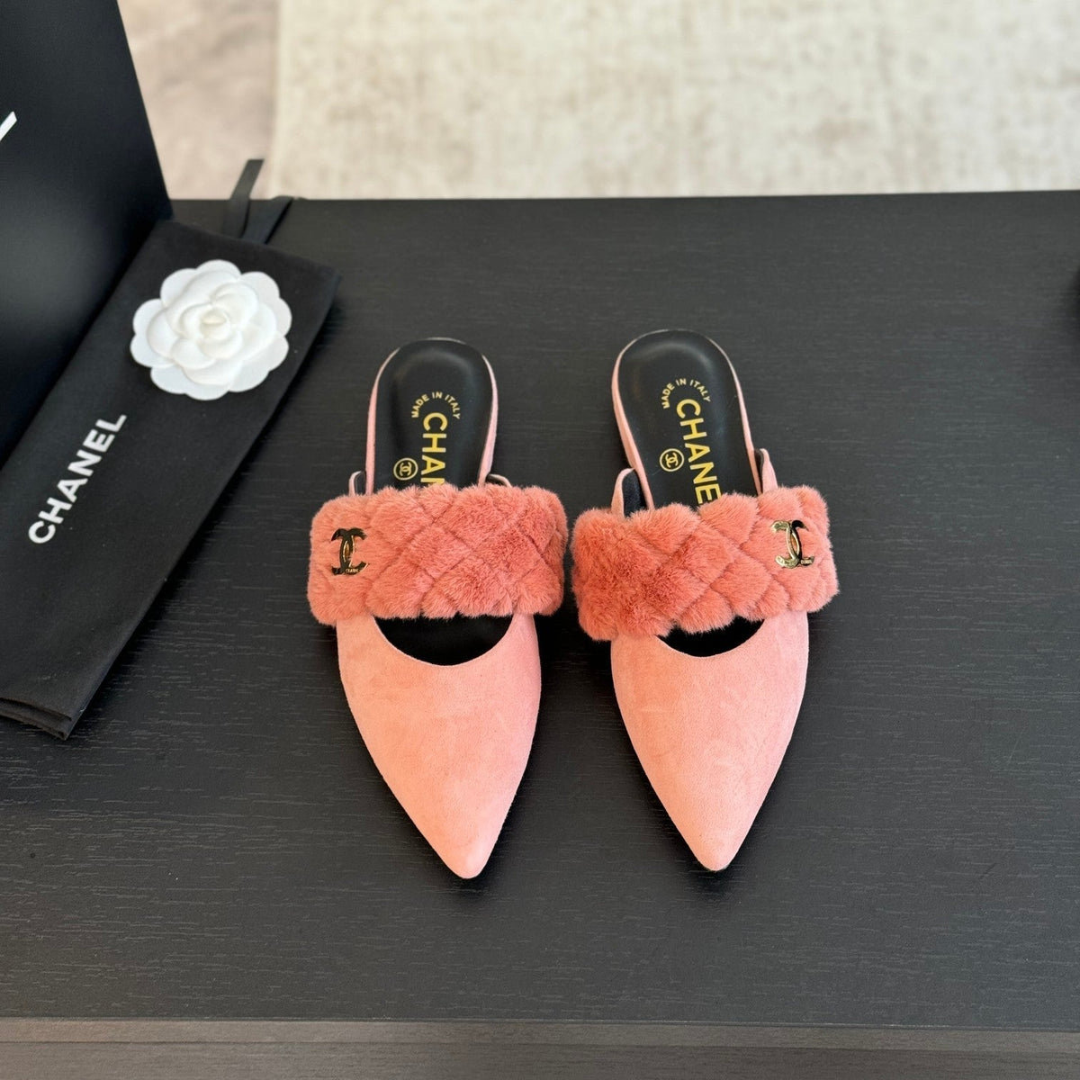 CC MULE IN LIGHT PINK SMOOTH FLEECE WITH GOLD HARDWARE