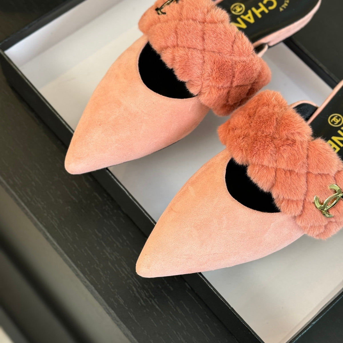 CC MULE IN LIGHT PINK SMOOTH FLEECE WITH GOLD HARDWARE