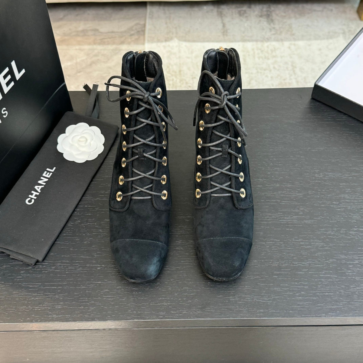 CC LACE-UP SHORT BOOTS IN BLACK SUEDE