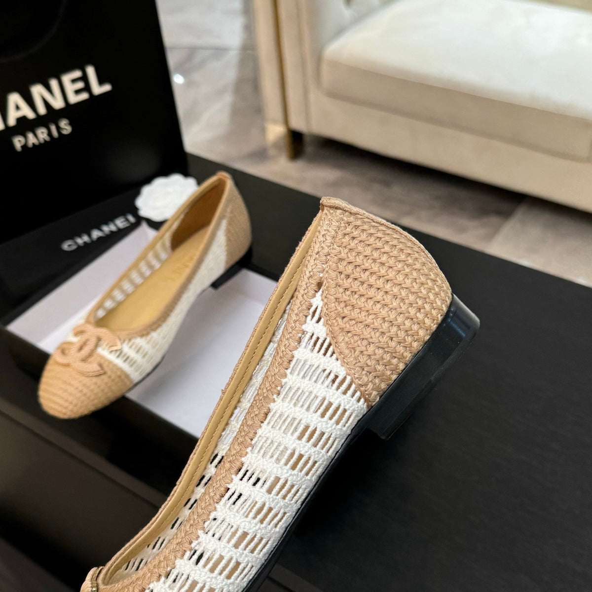 CC 25P Ballet Flat White Beige Raffia Large Logo