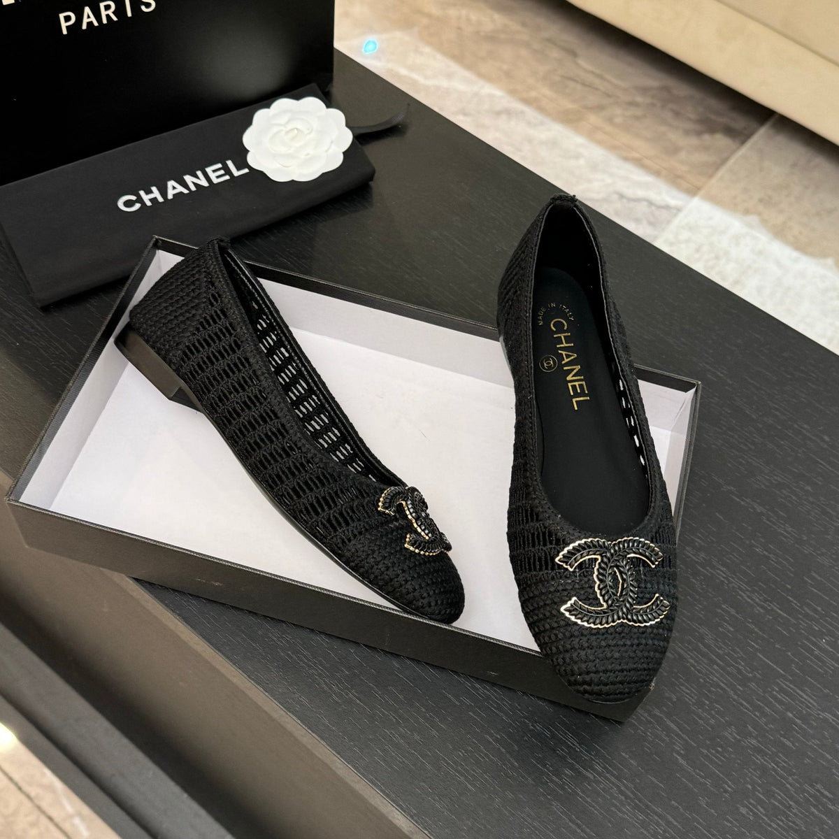 CC 25P Ballet Flat Black Raffia Large Logo