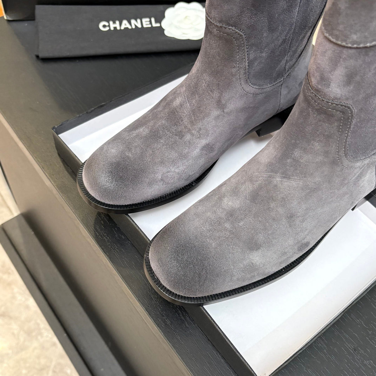 CC 2025 Short Boot Gray Suede 550661
