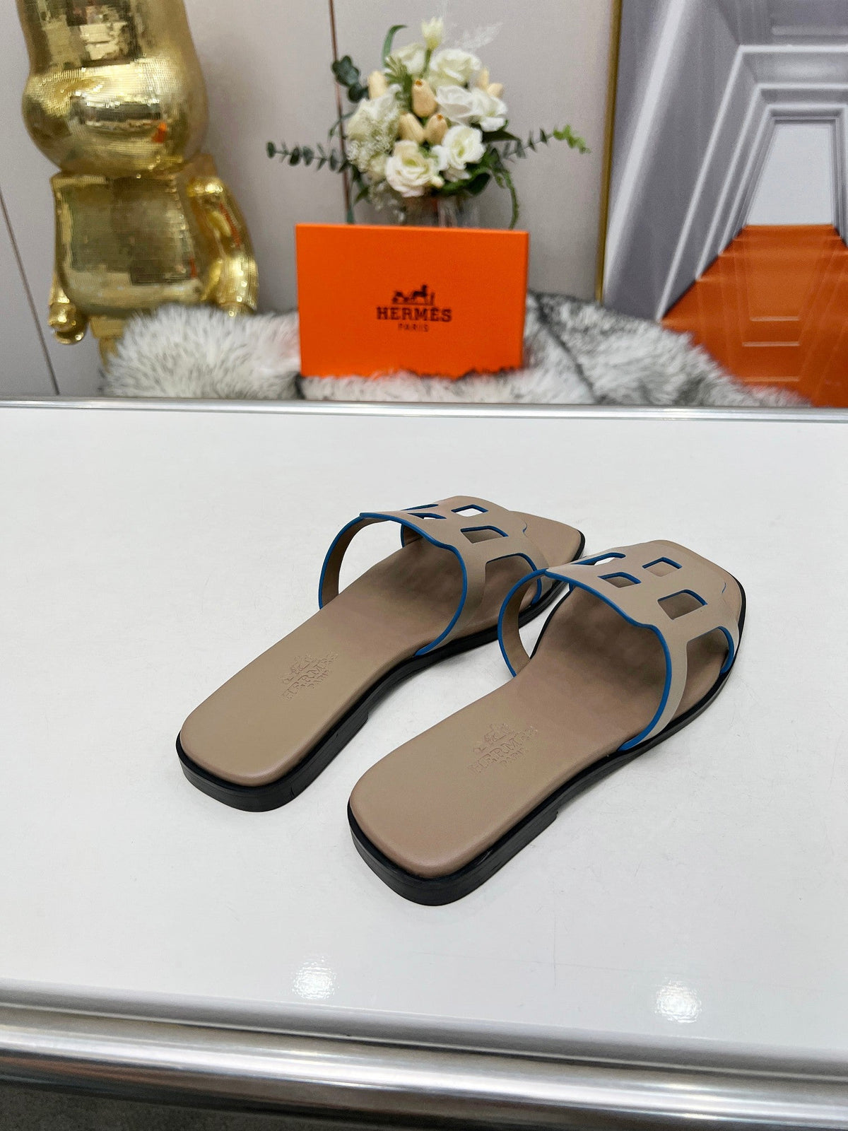 FLATFORM SANDAL LIGHT GRAY CALFSKIN