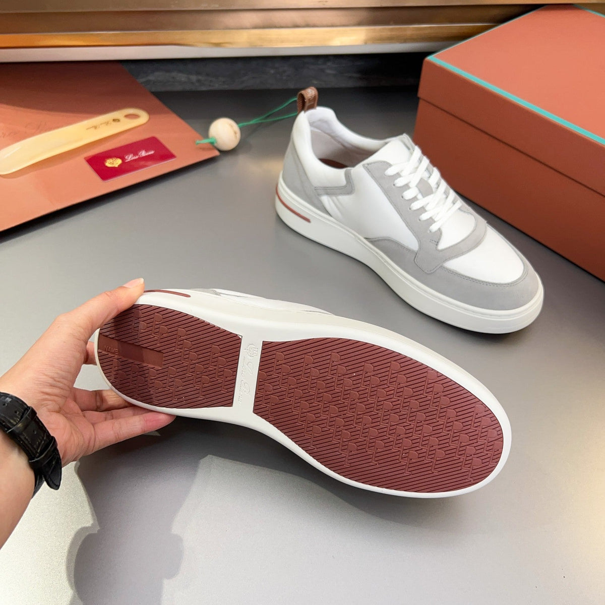 LP NEWPORT WALK SNEAKERS WHITE AND GRAY SUEDE