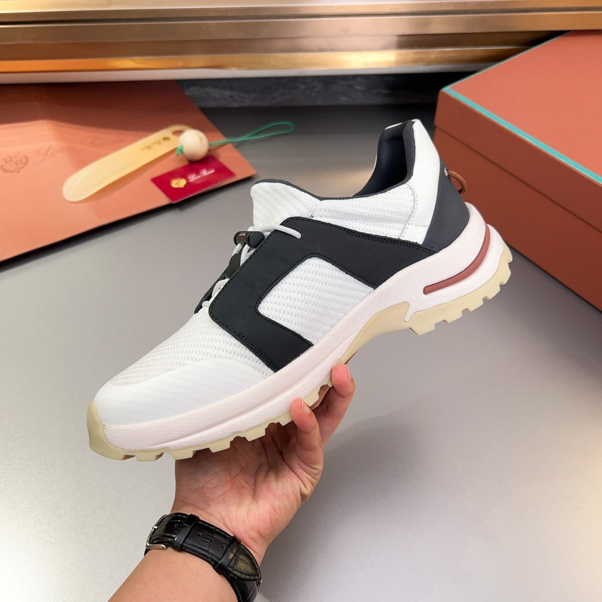 LP TRAIL HIKER WALK SNEAKER BLACK AND WHITE MESH BREATHABLE