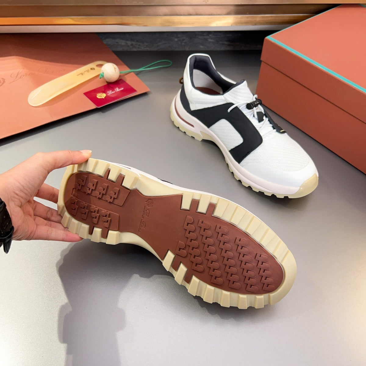 LP TRAIL HIKER WALK SNEAKER BLACK AND WHITE MESH BREATHABLE