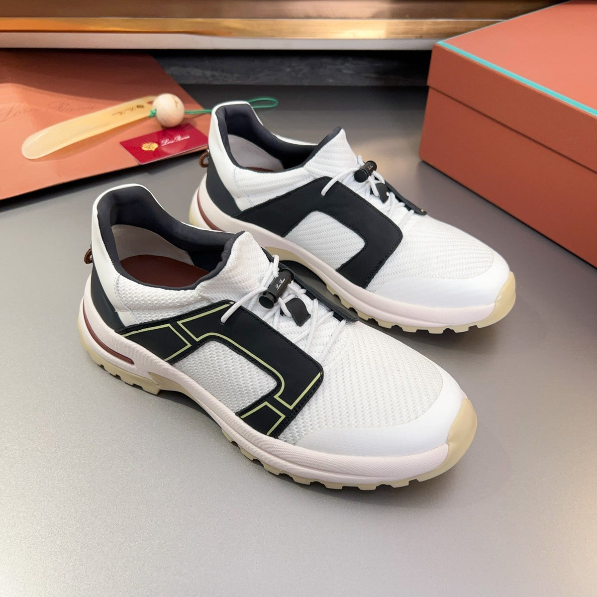LP TRAIL HIKER WALK SNEAKER BLACK AND WHITE MESH BREATHABLE