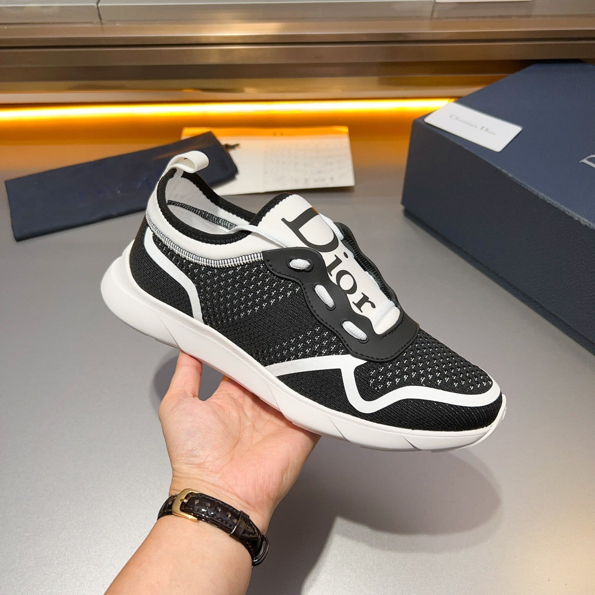 CD BASKETBALL SHOES BLACK AND WHITE BREATHABLE FABRIC