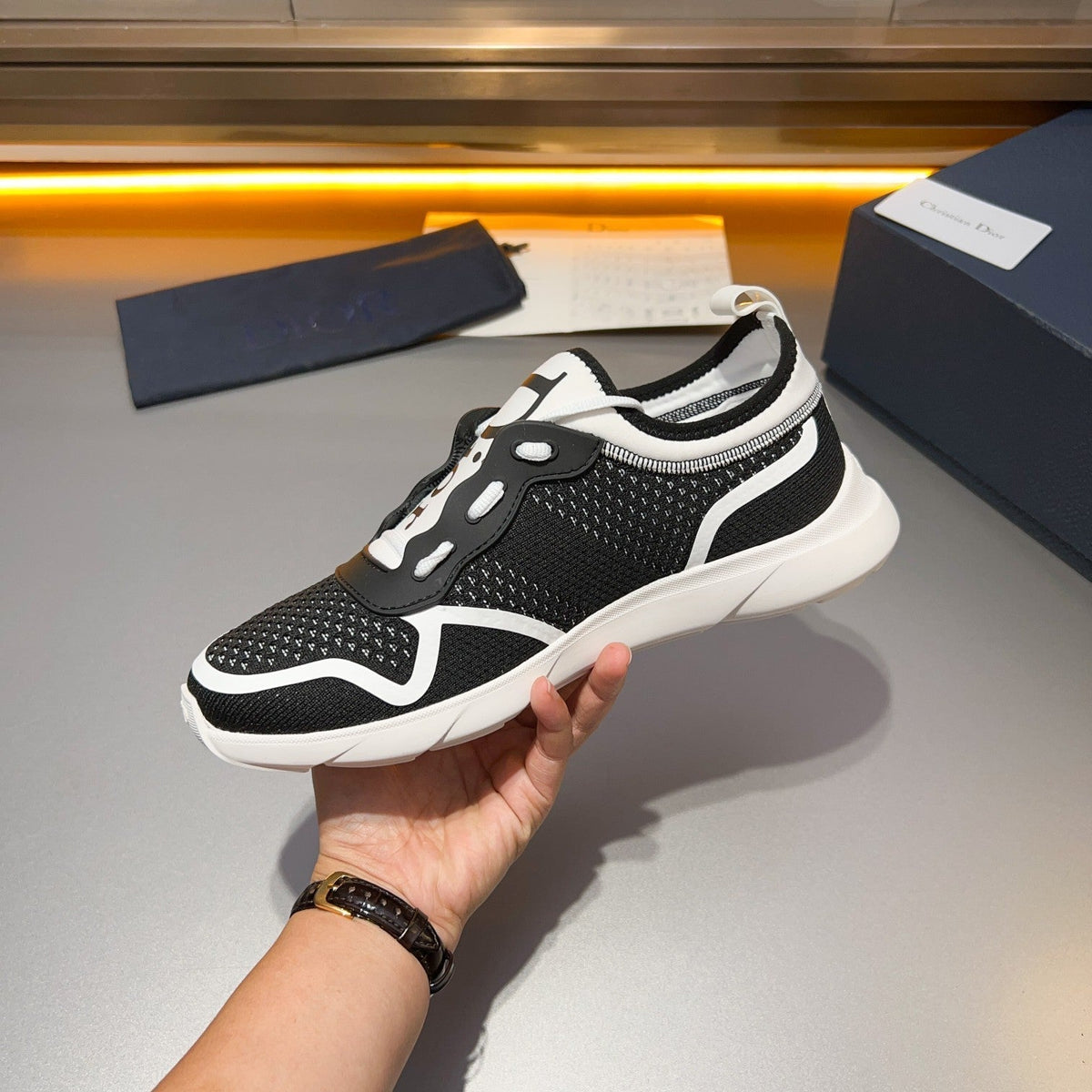 CD BASKETBALL SHOES BLACK AND WHITE BREATHABLE FABRIC