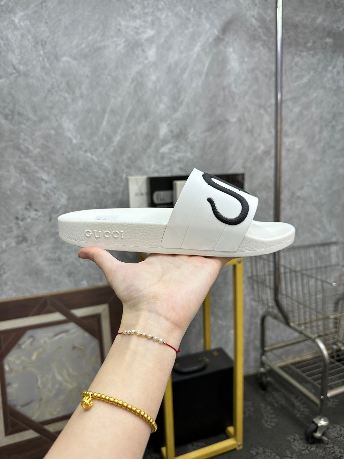 GG Men's Snake Embossed Slide White Black Rubber 540109