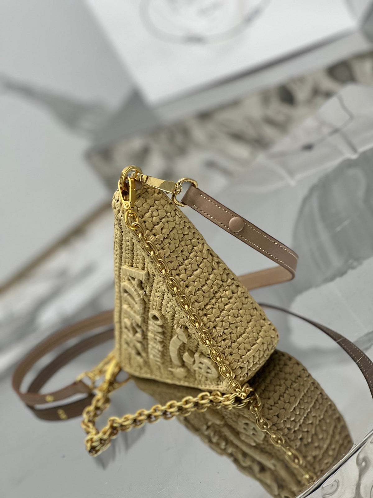 TRIANGLE BAG 26 IN BEIGE WOVEN RAFFIA GOLD CHAIN