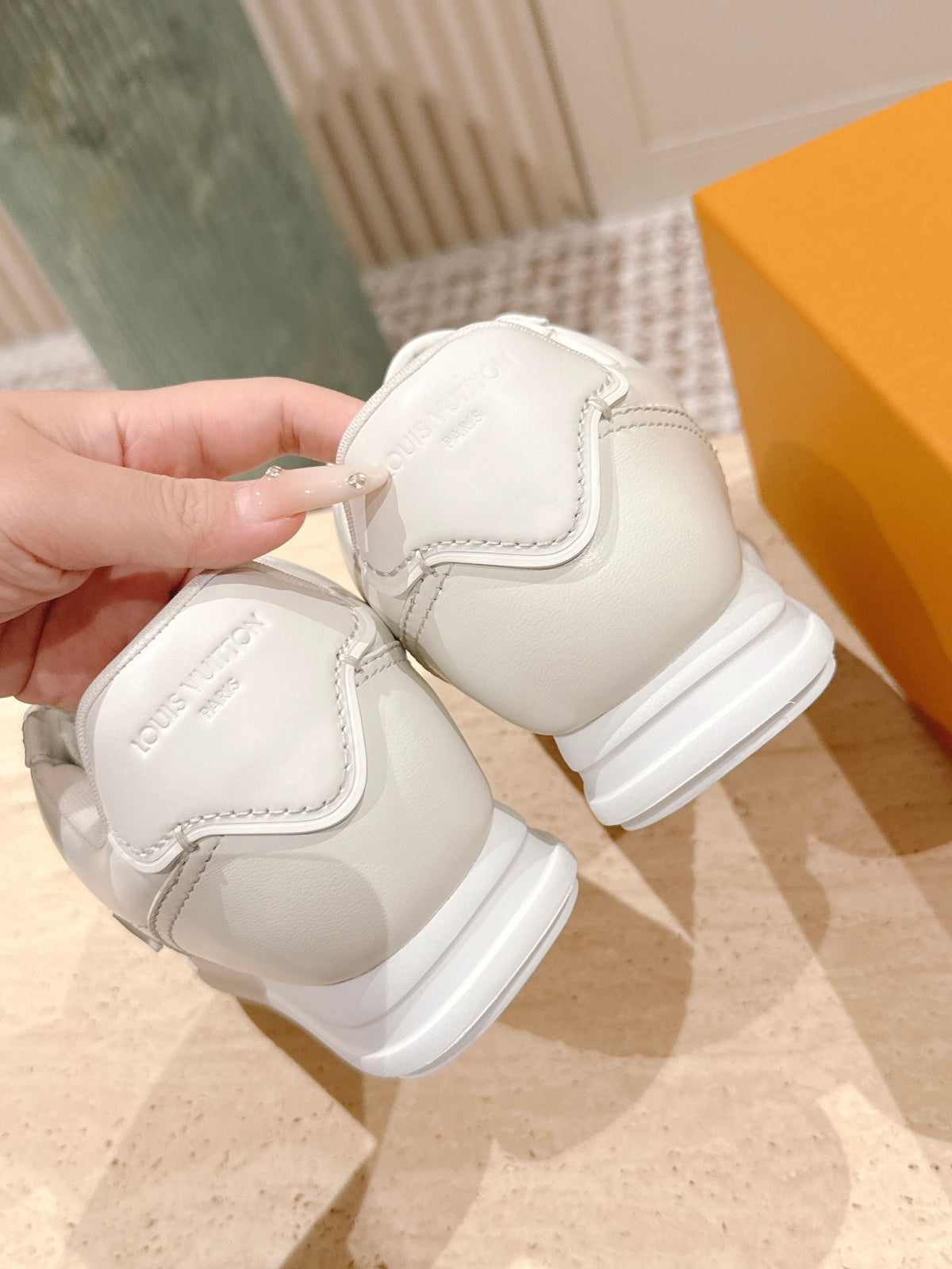 LV 25 Buttersoft Sneakers White Calfskin 576989