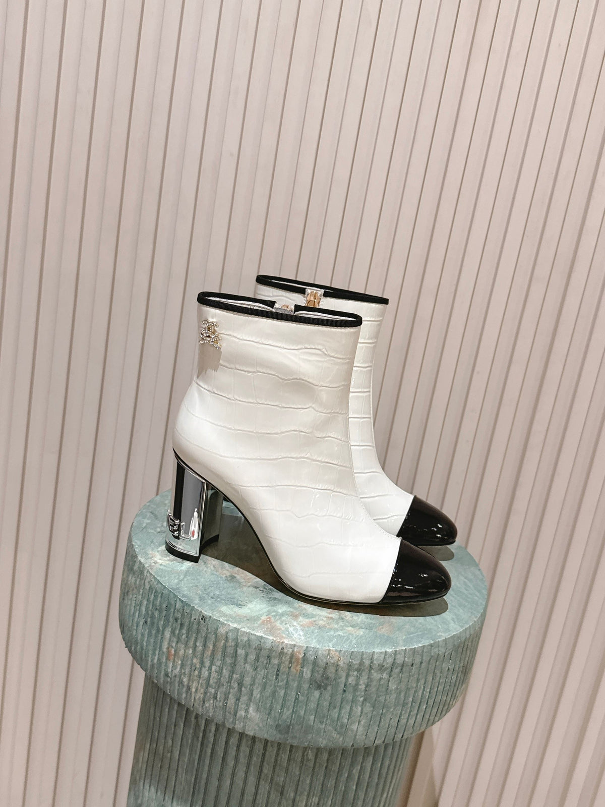 CC high-heeled ankle boots white black patent calfskin 532830