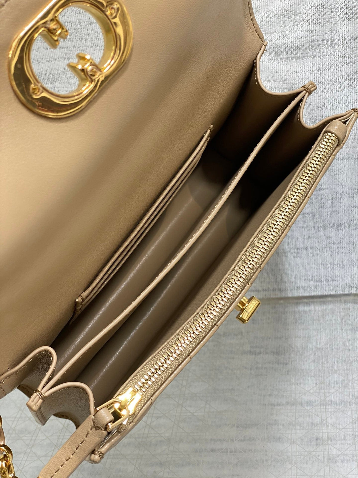 CD Miss Caro 17 Bag Biscuit Calfskin 226500