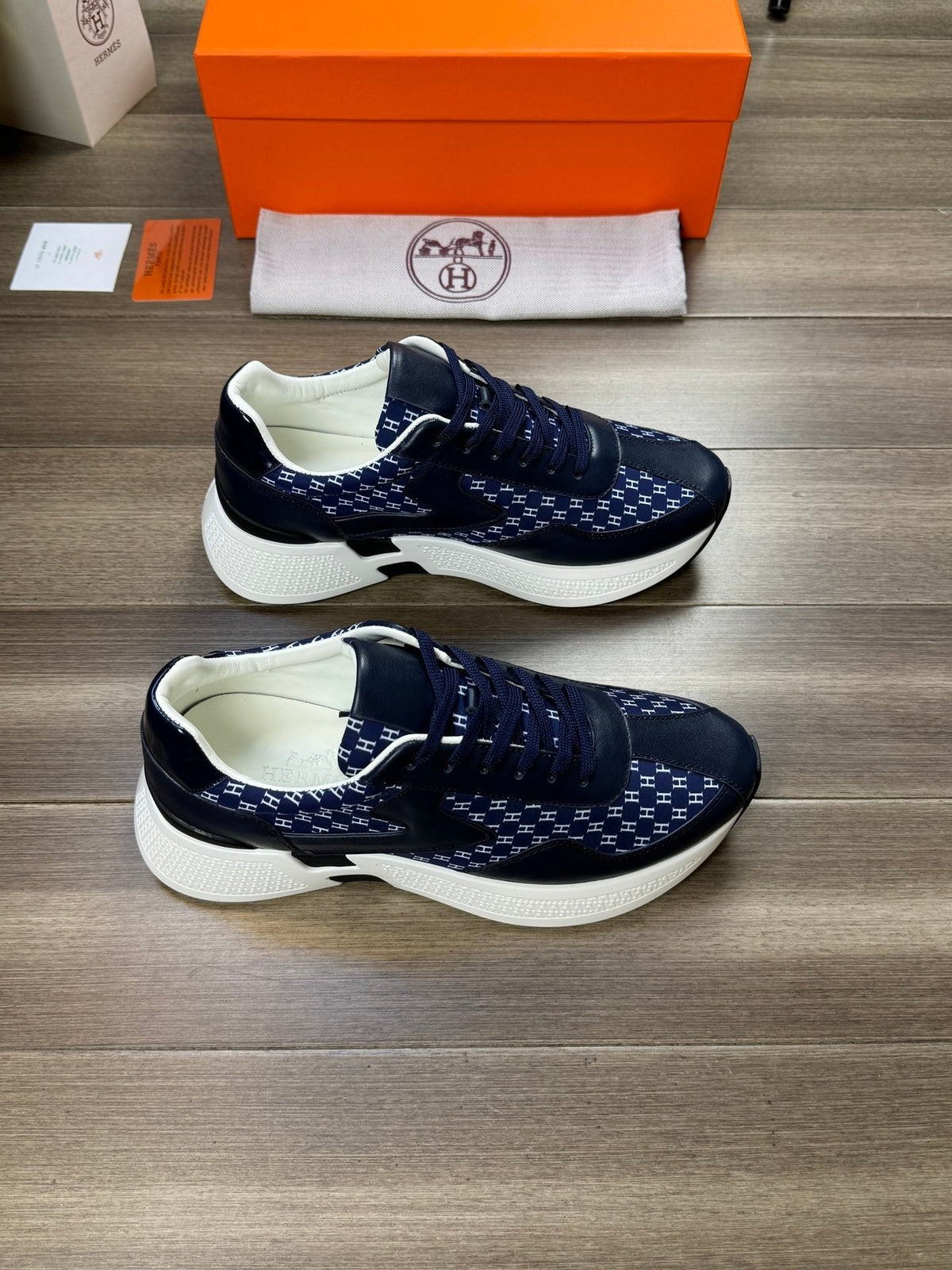 HM PRINTED SNEAKER NAVY TOTEM FABRIC