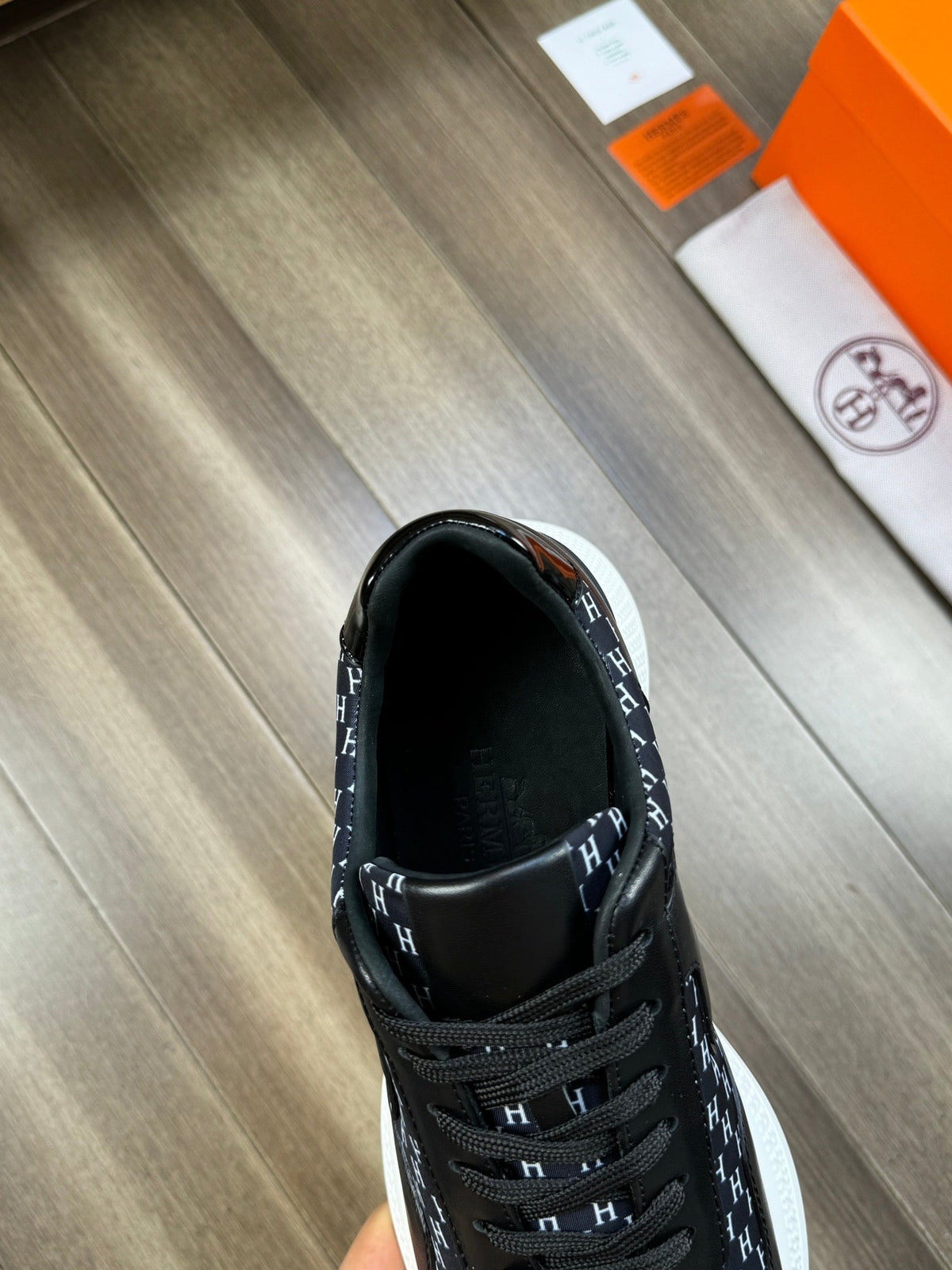 HM PRINTED SNEAKER BLACK TOTEM FABRIC