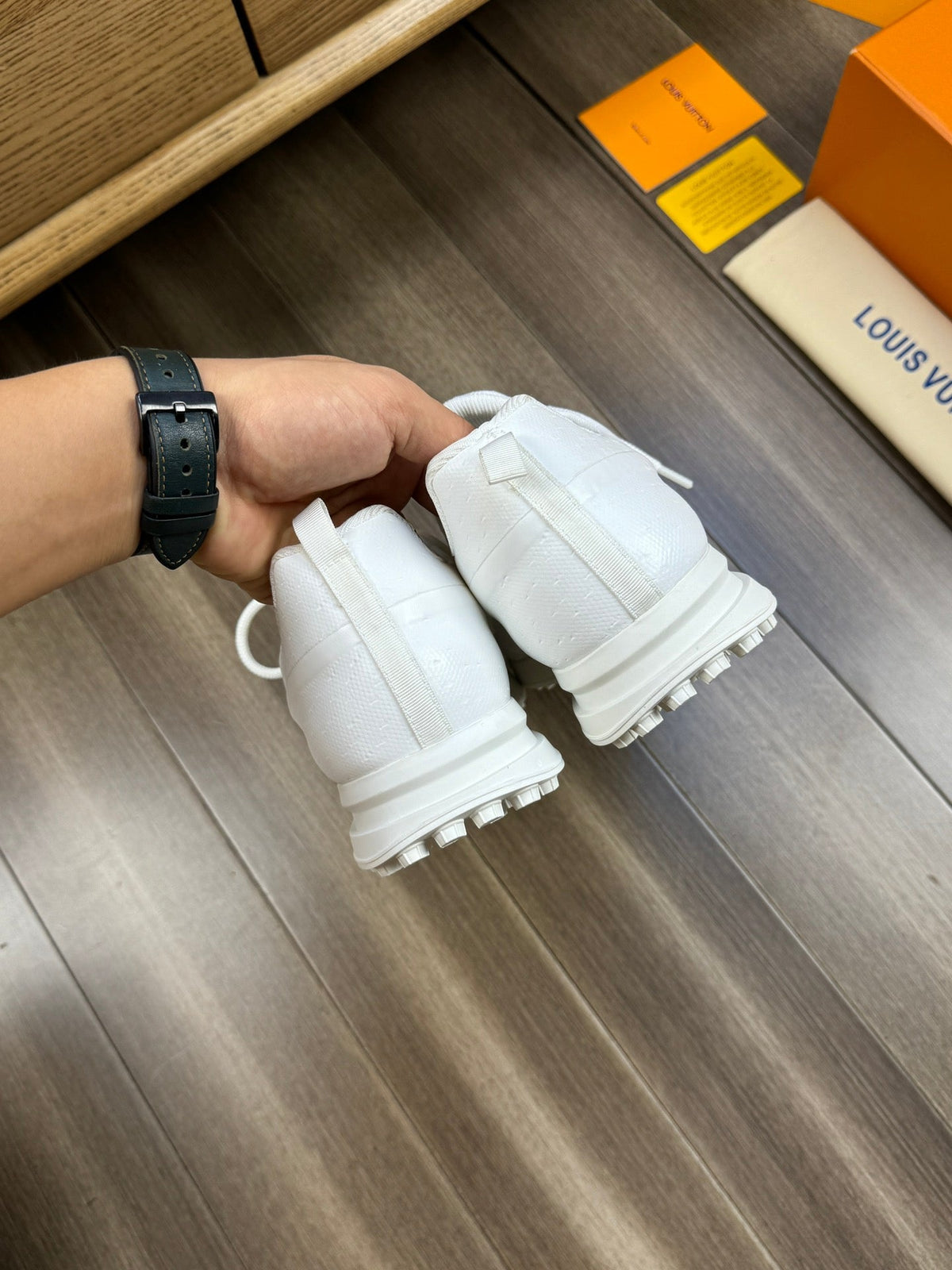 LV SNEAKERS IN WHITE MESH BREATHABLE FABRIC AND  CALFSKIN