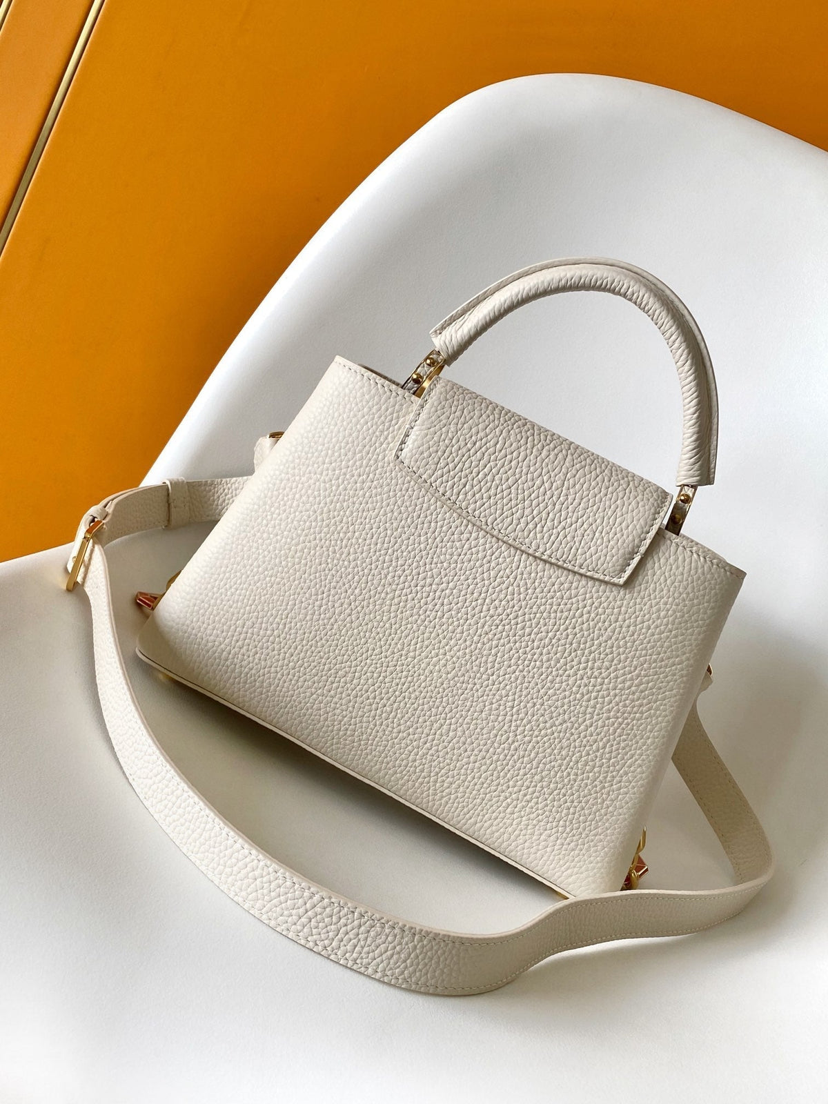 Capucines BB 21cm Bag White Cowhide 251662