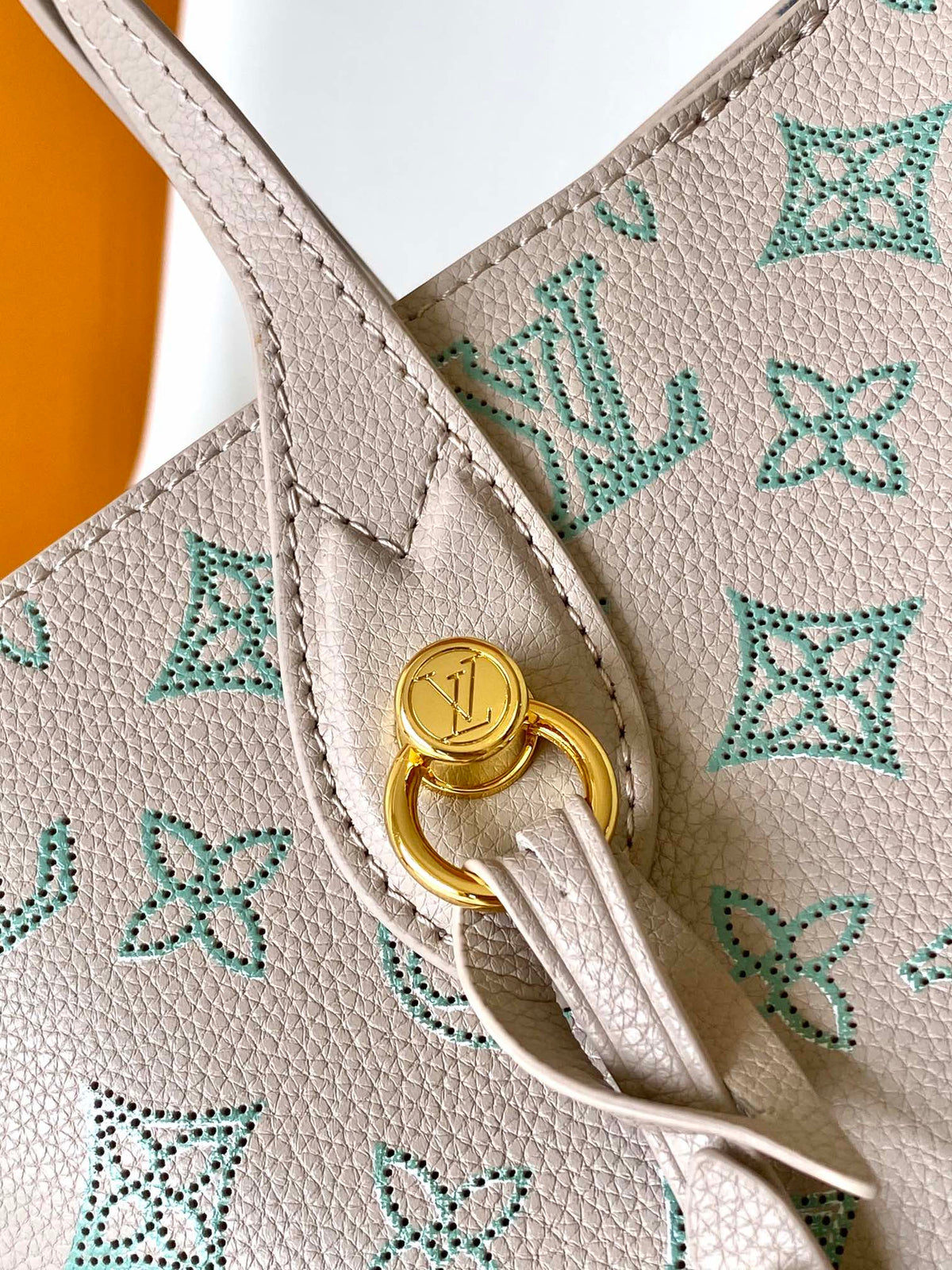 LV Blossom 20cm Bag Beige mix Green Cowhide 251989