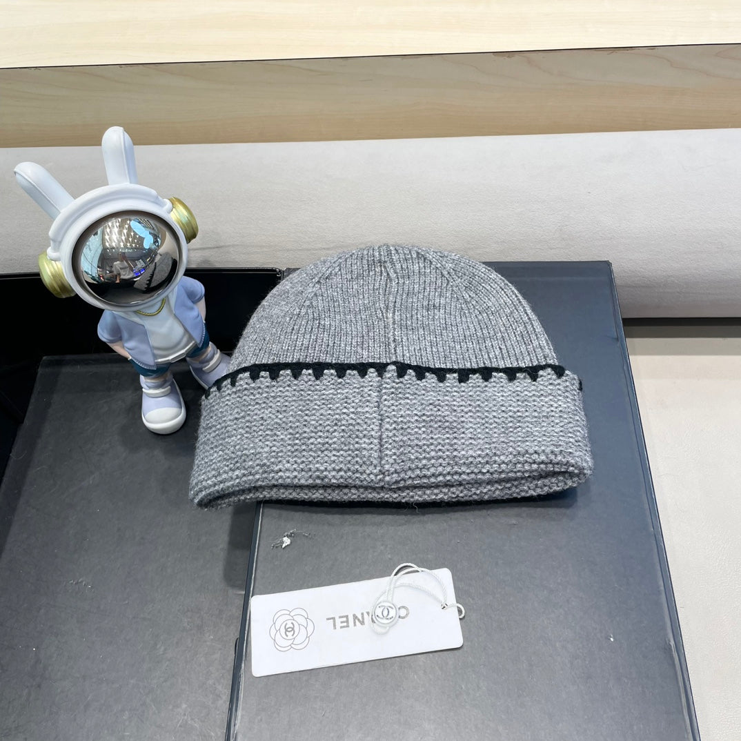 KNIT HAT IN SHADOW GRAY WOOL 424301