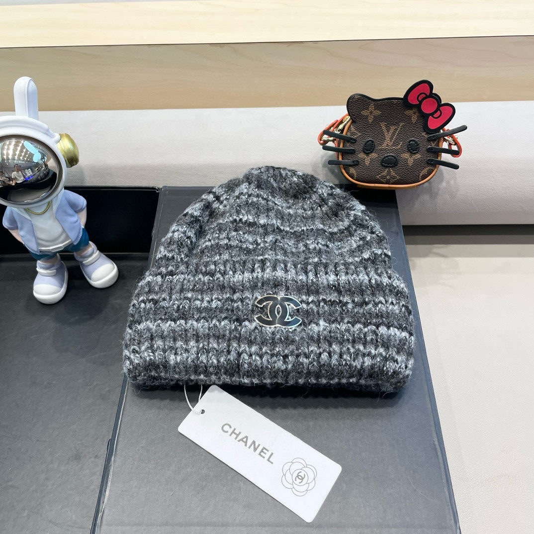 STRIPED KNITTED HAT IN DARK GRAY WOOL 424516
