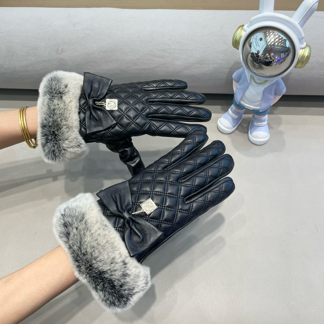 LV Gloves In Black Lambskin And Rabbit Fur 473359