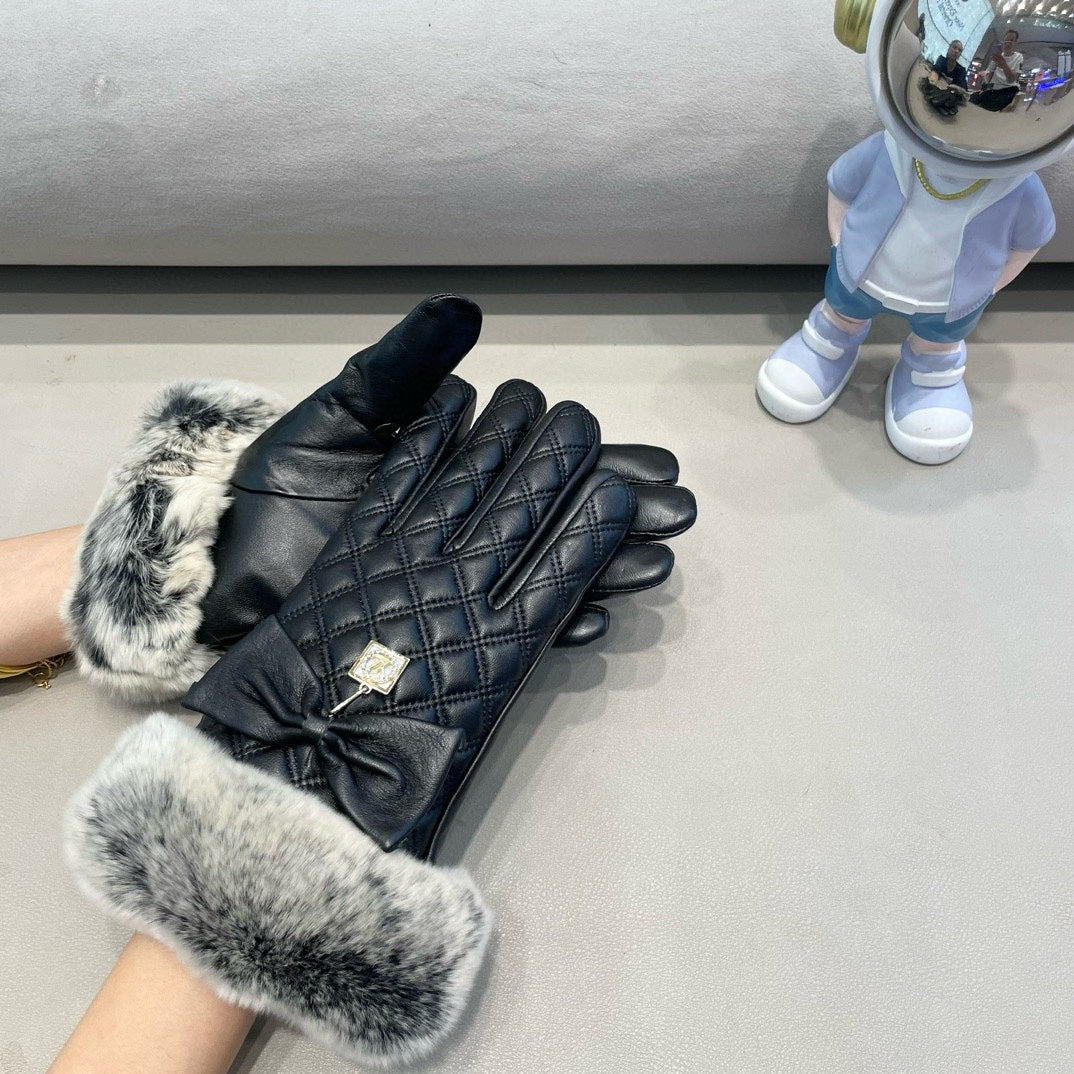 LV Gloves In Black Lambskin And Rabbit Fur 473359