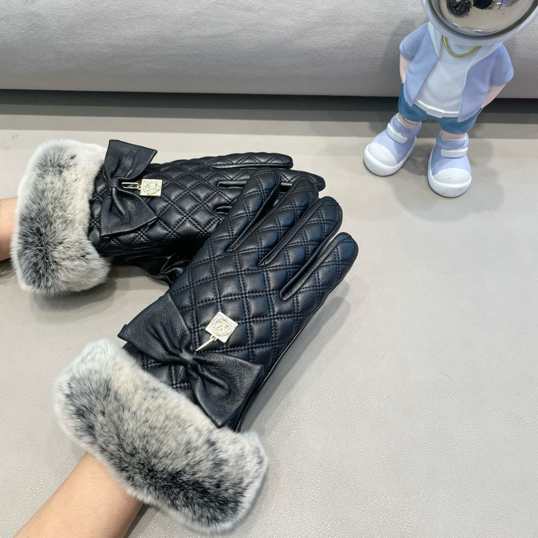 LV Gloves In Black Lambskin And Rabbit Fur 473359
