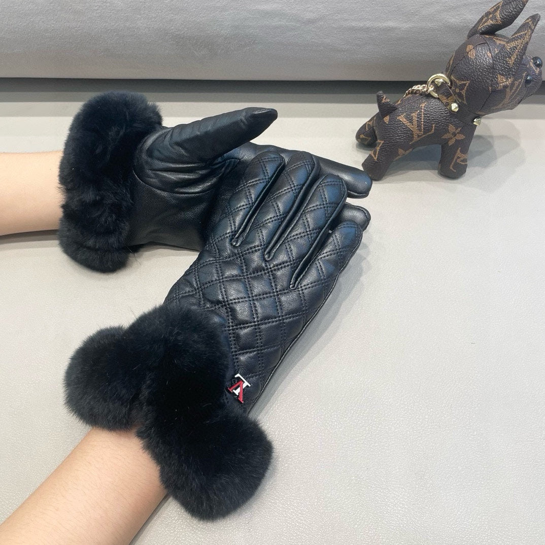 LV Gloves In Black Lambskin And Rabbit Fur 473376