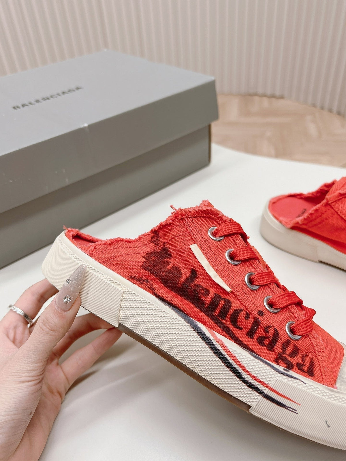 SNEAKER MULES IN RED CANVAS GRAFFITI LOGO