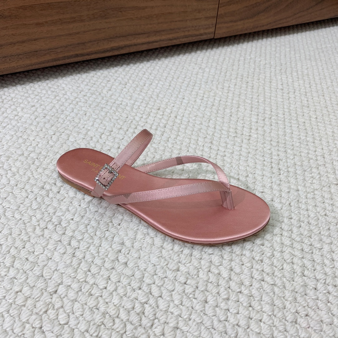 SL CRYSTAL BUCKLE THONG SANDAL LIGHT PINK SATIN