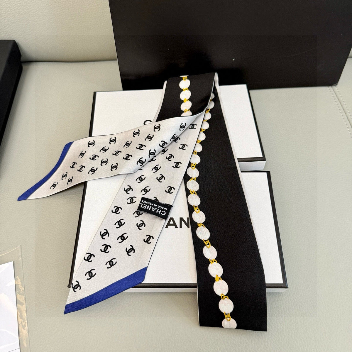 CC  Twilly Mini Star 120cm Black White Blue Mulberry Silk 935261