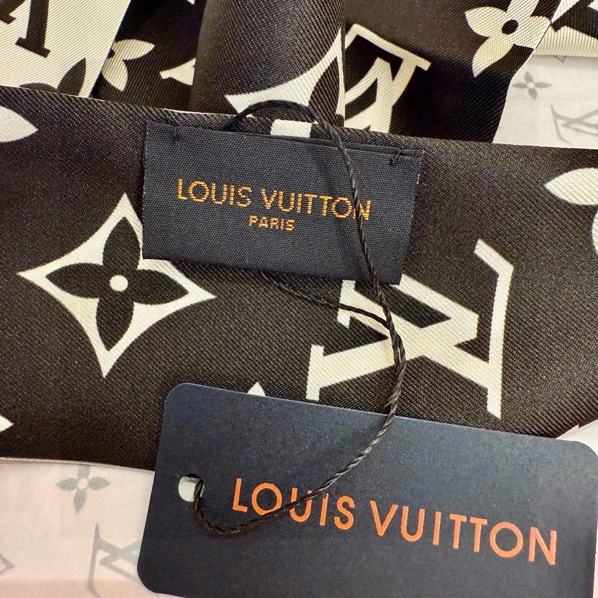 LV  Twilly Mini Scarf 120 Black Beige Silk Twill 967459