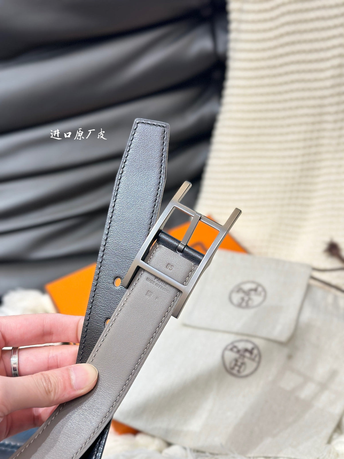 HM QUENTIN 32MM REVERSIBLE BELT BLACK AND KHAKI BROWN LEATHER BLACK HARDWARE