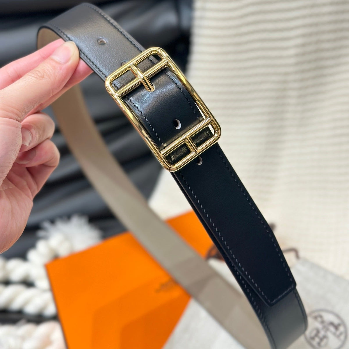 HM CAPE COD 32MM REVERSIBLE BELT BLACK AND TAN LEATHER GOLD BUCKLE