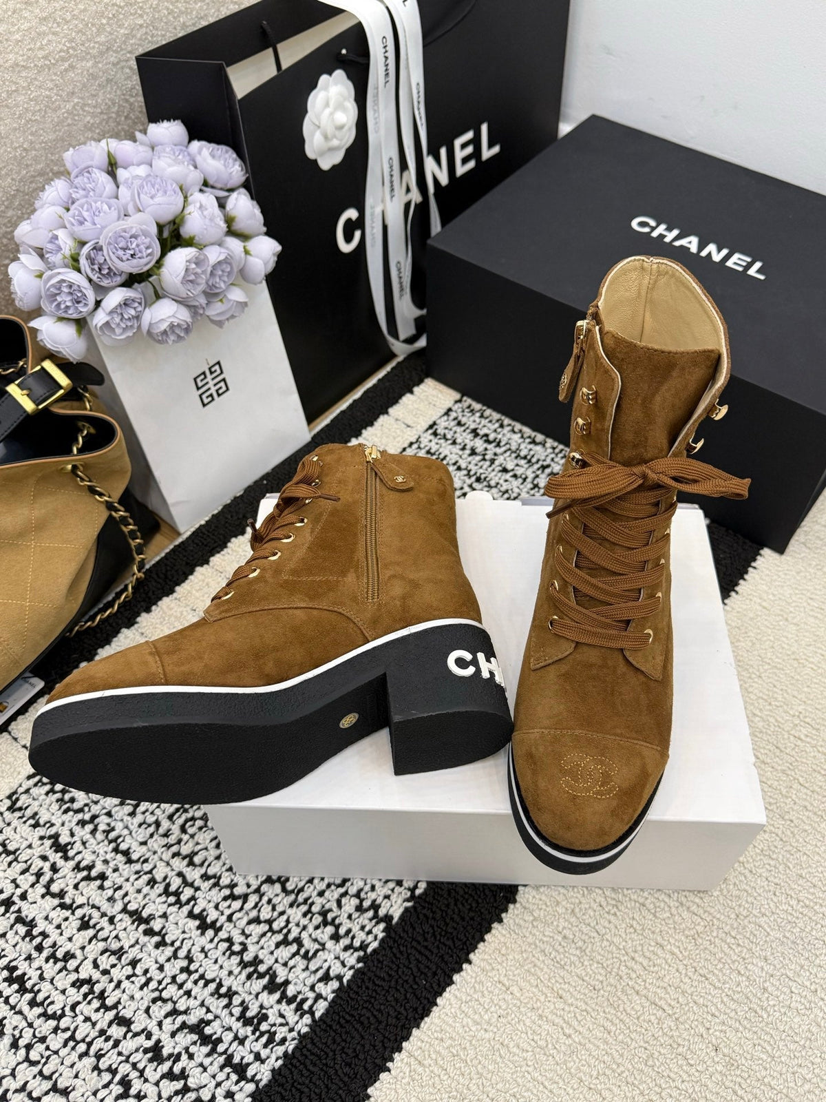 CC 26 Combat Boot Tan Black Suede 588798